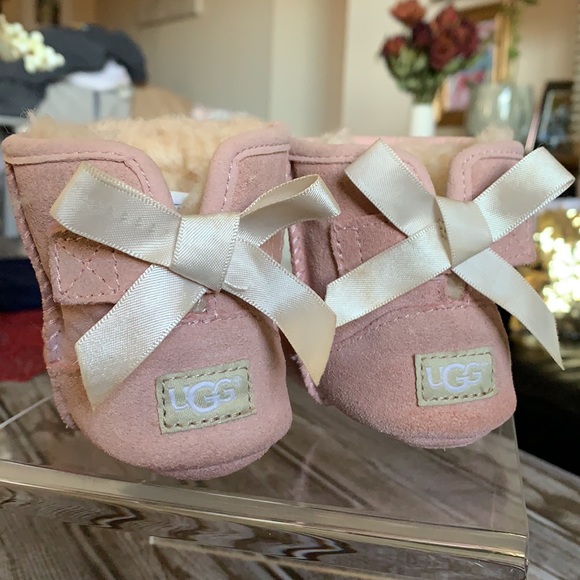 Baby pink Ugg’ bootie with Bow Velcro back size 2/3 - Picture 5 of 11